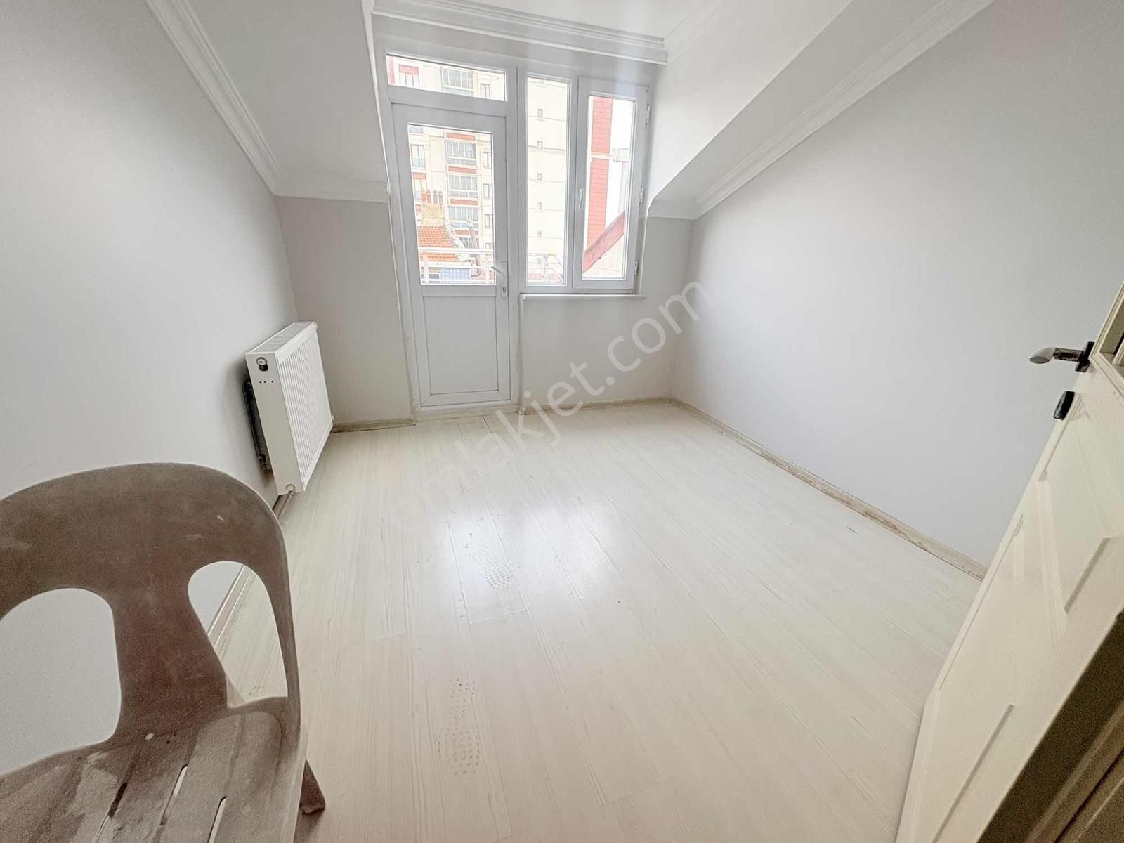 Pusula İnş.tan Cebeci Mah 2+1 10yıllık Çatı Katı Kiralık Daire - Görsel 3