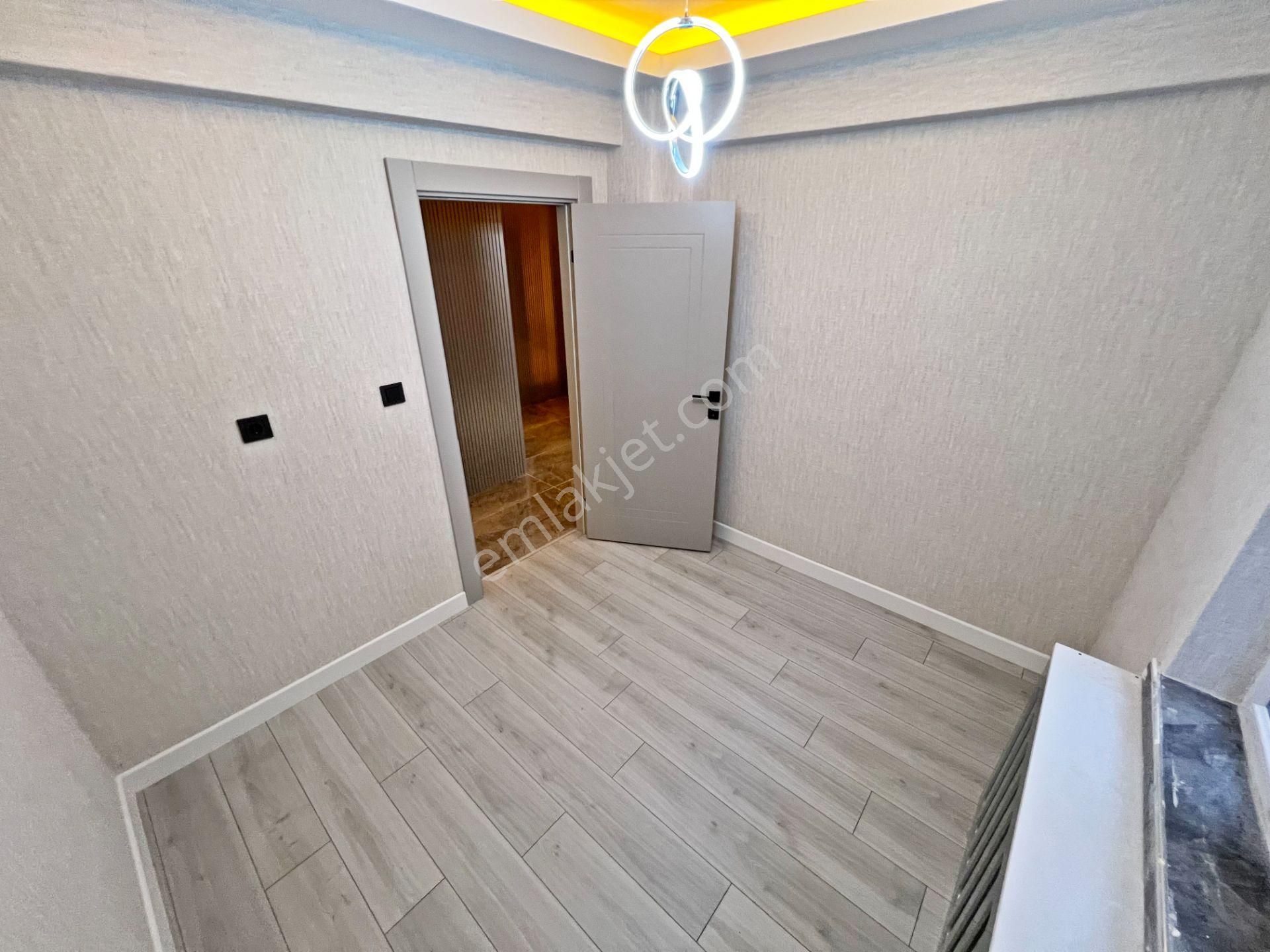 Ayvalı Mah. Etlik Şehir Hastanesi Yakını 1.katta Ön Cephe Süper Lüx Yapılı 3+1 Bağımsız Salon - Görsel 24