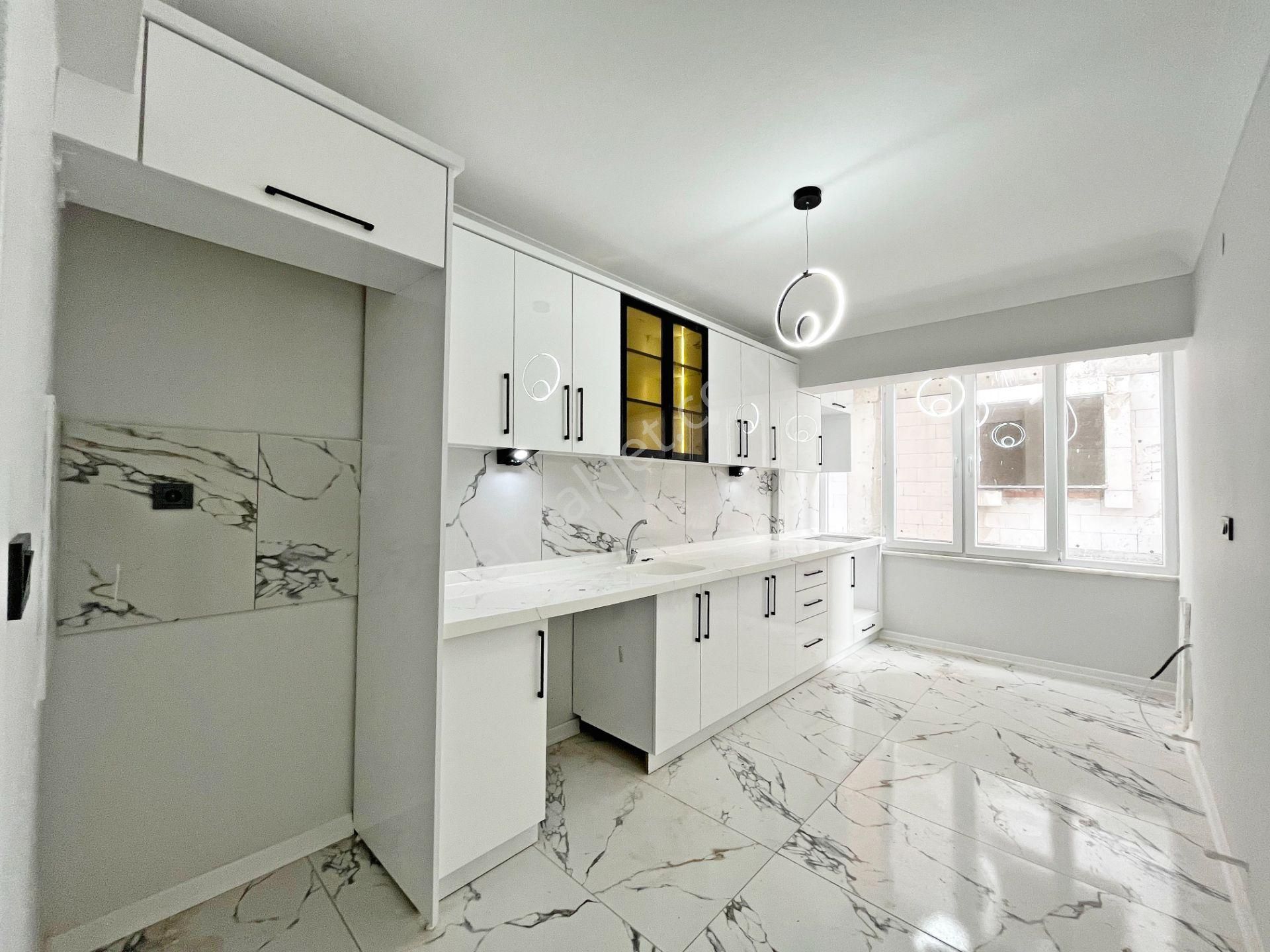 🔴güç'ten Akçay Merkezde İçi Full Yapılı Denize Yakın Fırsat 2+1 Satılık Daire