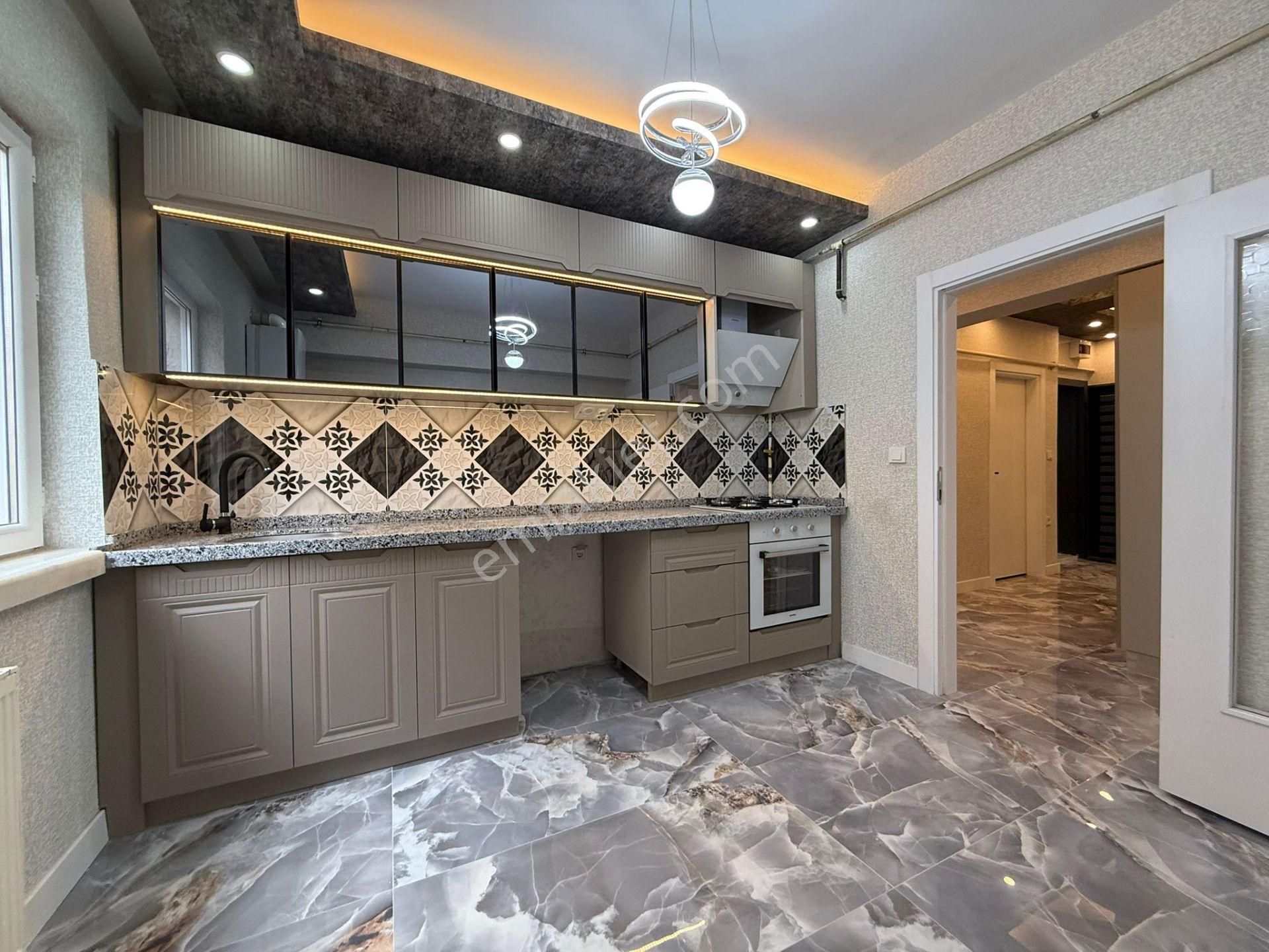 Bilgen Vatan'dan Fatih Cadde Üstü Bağımsız Salon İçi Megalüks Yapılı Orta Kat 3+1 Satılık Daire - Görsel 12