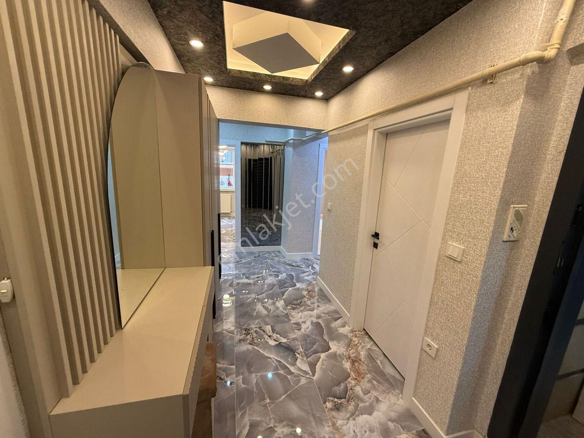 Bilgen Vatan'dan Fatih Cadde Üstü Bağımsız Salon İçi Megalüks Yapılı Orta Kat 3+1 Satılık Daire