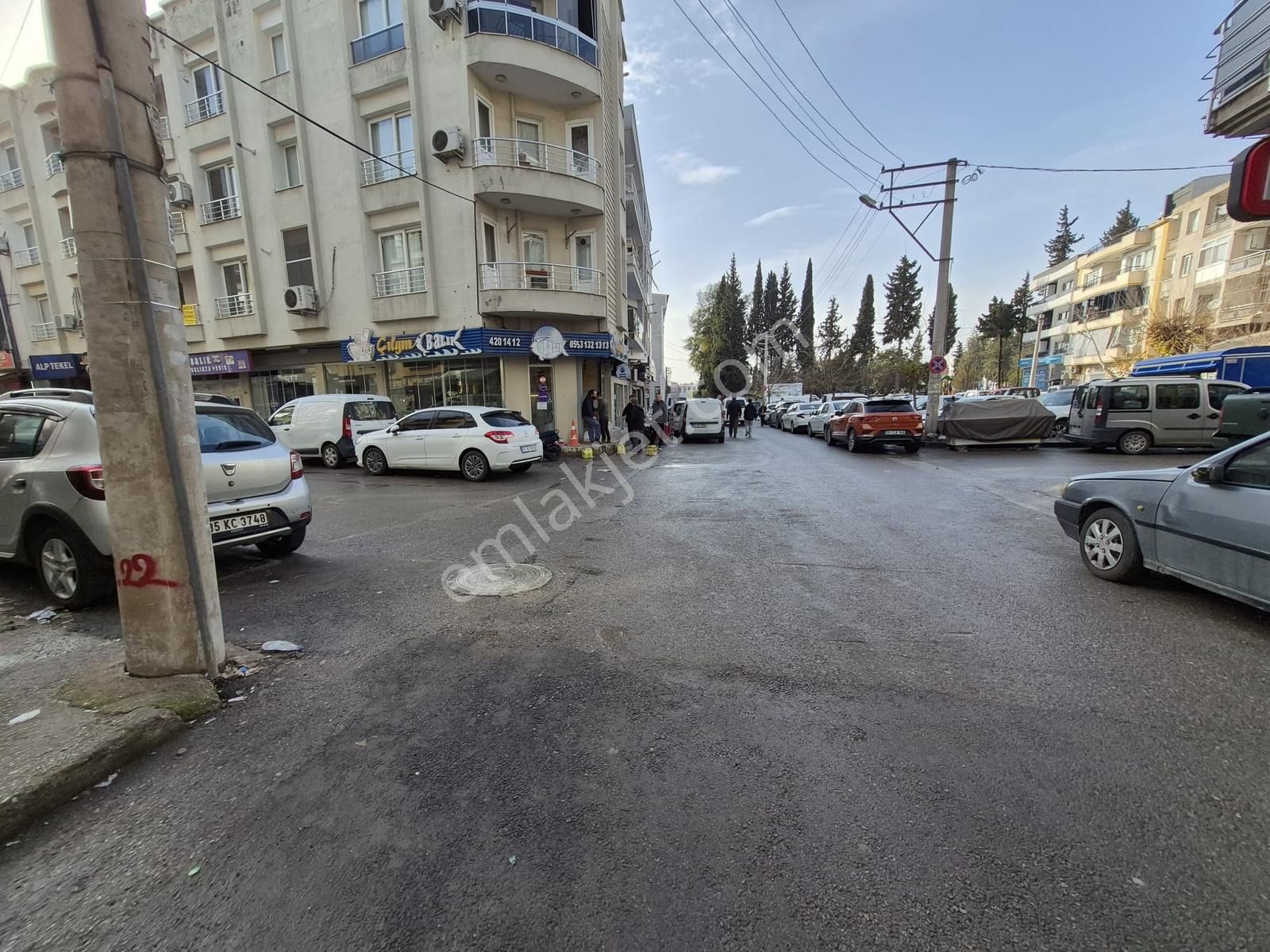 Buca Üçkuyular'da/işlekyerde/kepenkli,önüne Bahçesi Olan/dükkan(berber,dönerci,ofis. İşlere Uygun) - Görsel 9