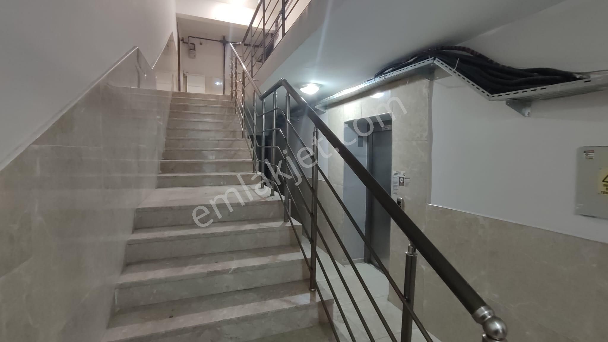 Atanora Vadiden İlkerde Vadi Cepheli Asansörlü Ara Kat Ön Cephe Geniş Metraj 3+1 - Görsel 4