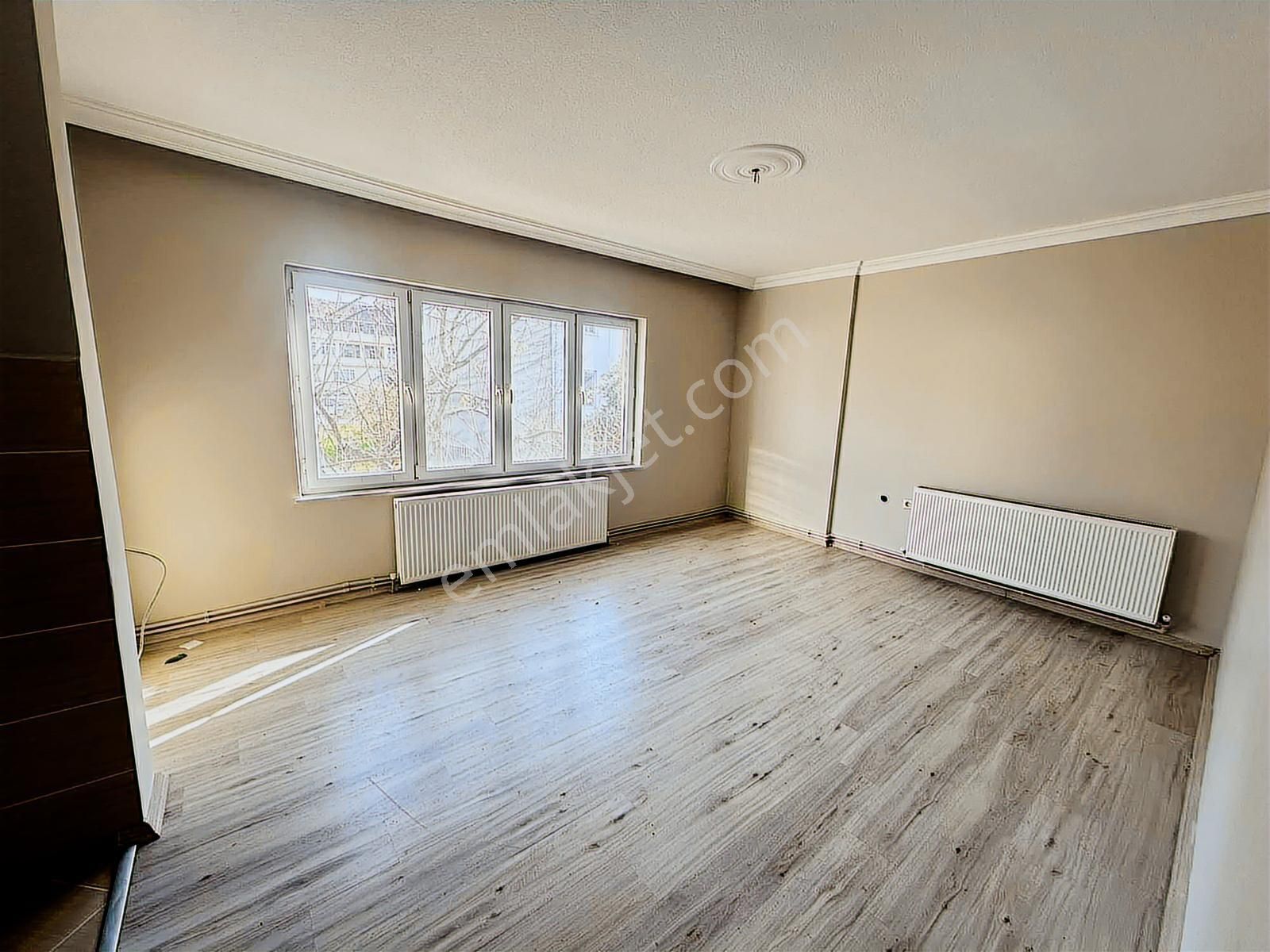 Mege'den Altınovada Satılık 3+1 Geniş Daire