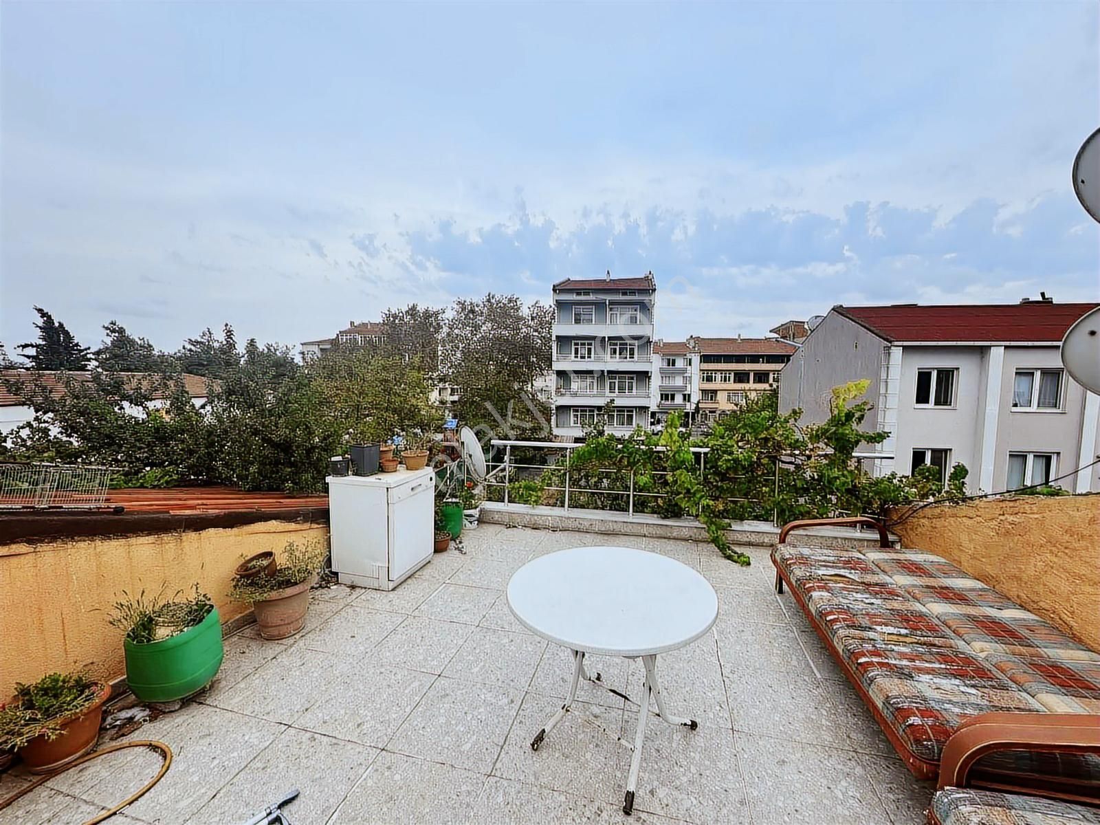 Mege'den Altınovada Satılık 3+1 Geniş Daire - Görsel 8