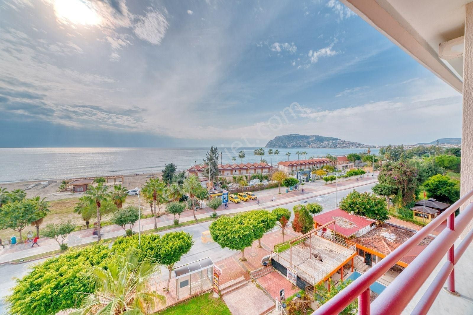 Alanya Cumhuriyet Mahallesi’nde Tam Deniz Manzaralı, Merkezi Konumda 3+1 Daire