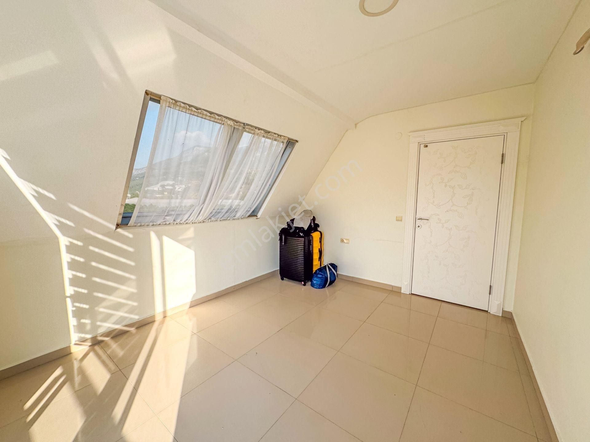 Alanya Kestelde Satılık 3+1 Lüks Eşyalı Dubleks Daire - Görsel 15