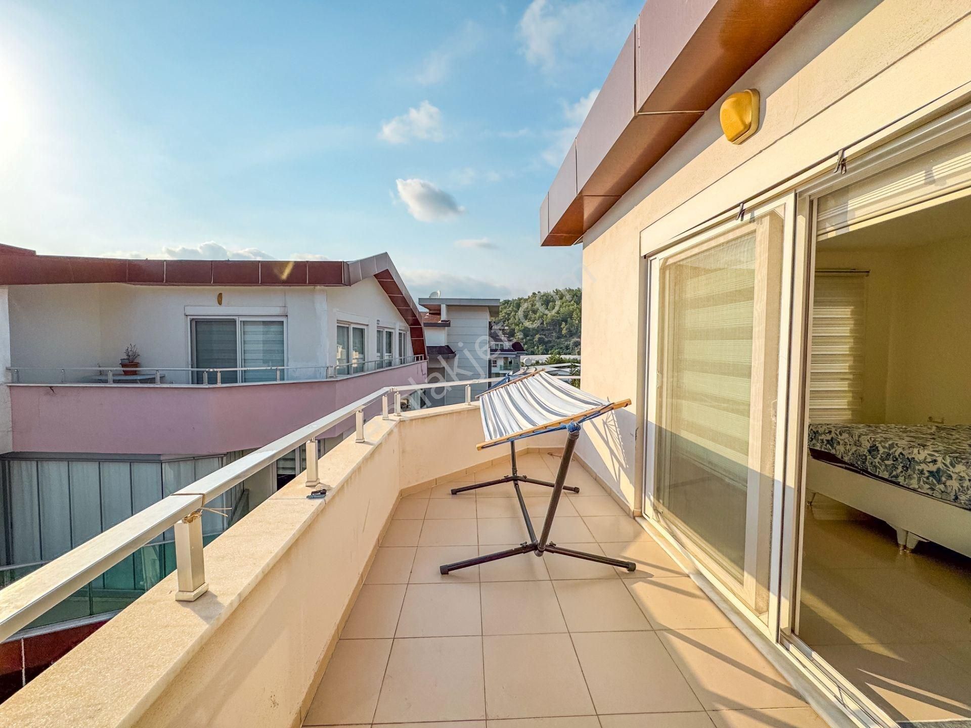 Alanya Kestelde Satılık 3+1 Lüks Eşyalı Dubleks Daire - Görsel 24