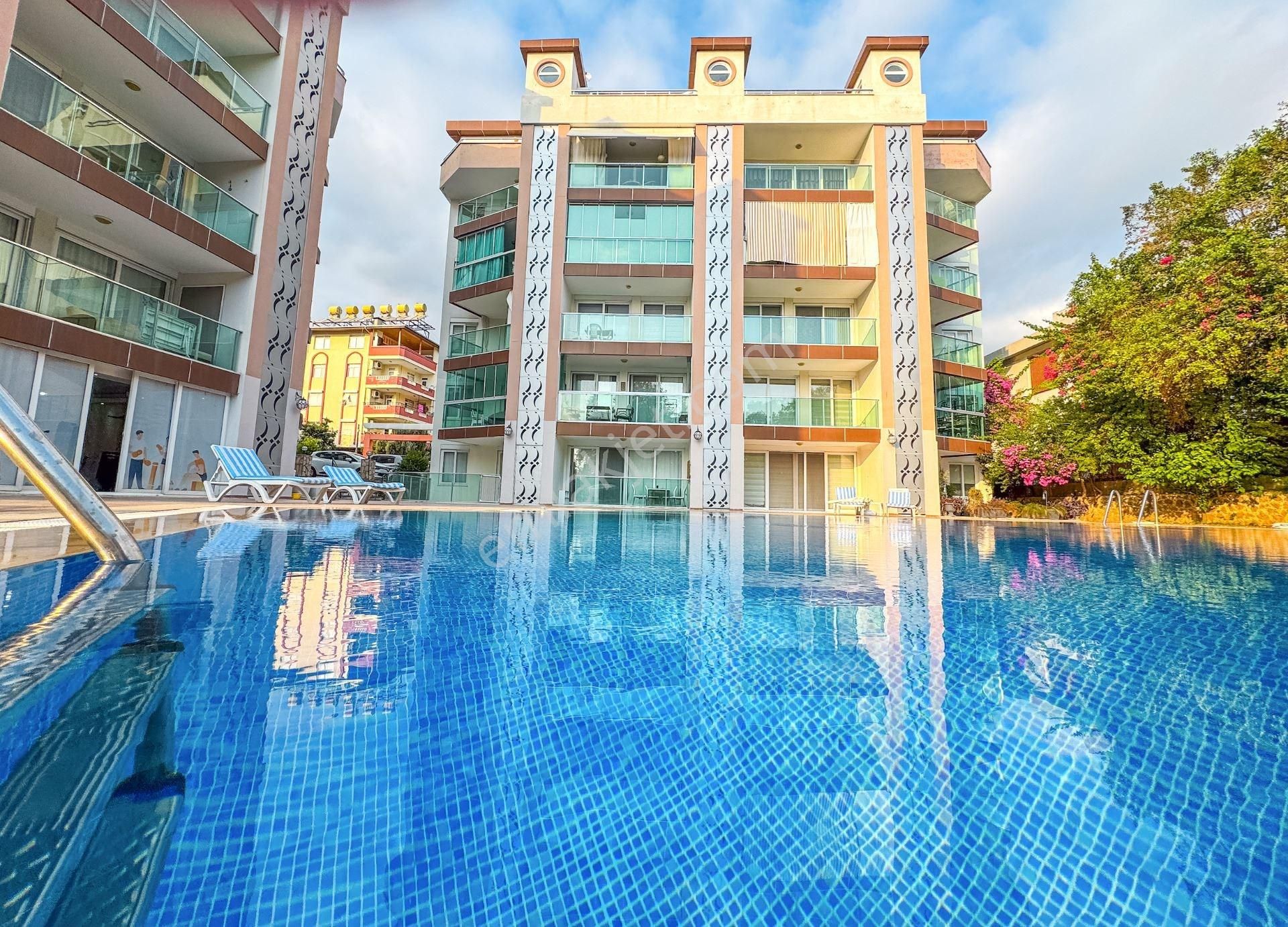 Alanya Kestelde Satılık 3+1 Lüks Eşyalı Dubleks Daire