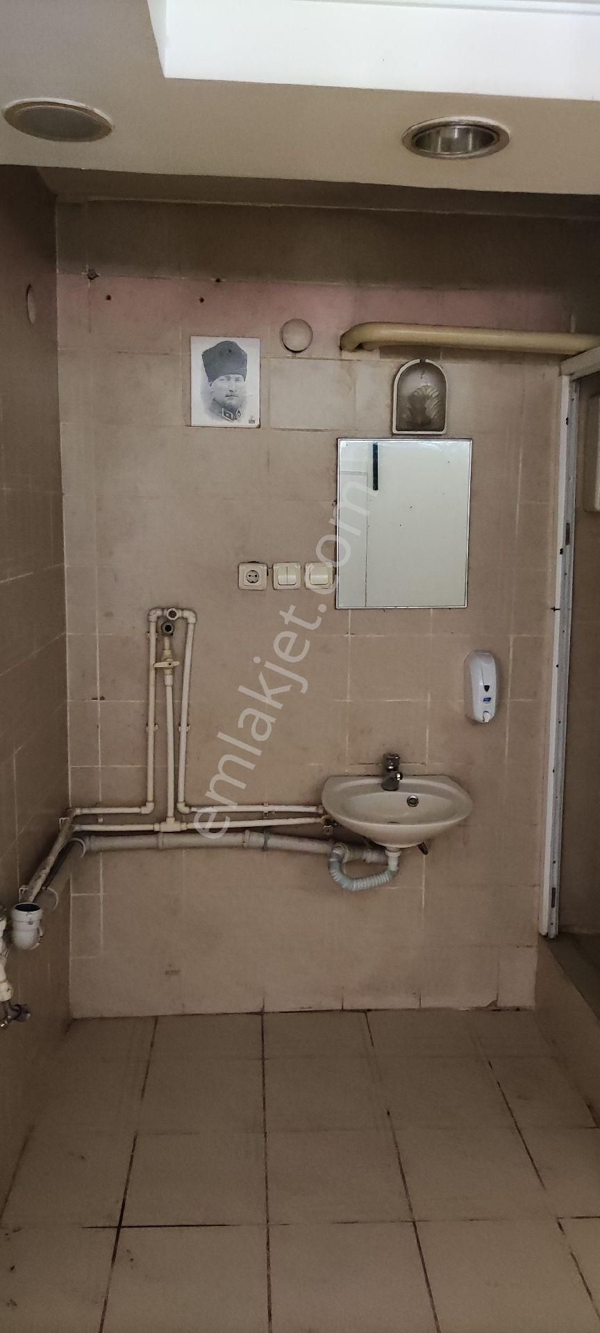 Mithatpaşa Caddesi Üzerinde.the Yalı Konak Hotel Yanı.mektupcu Durağı Wc Li Dükkan. - Görsel 10