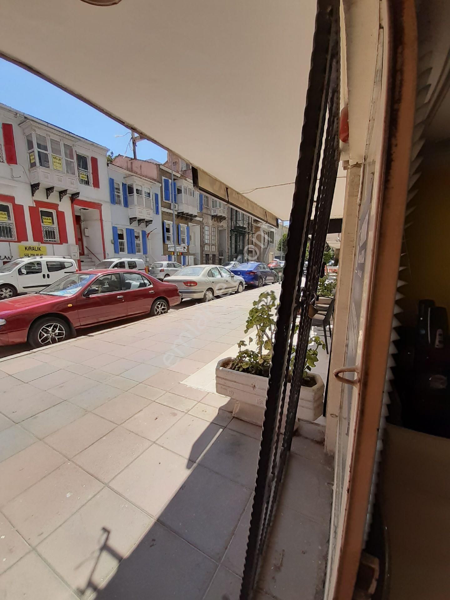 Mithatpaşa Caddesi Üzerinde.the Yalı Konak Hotel Yanı.mektupcu Durağı Wc Li Dükkan. - Görsel 3