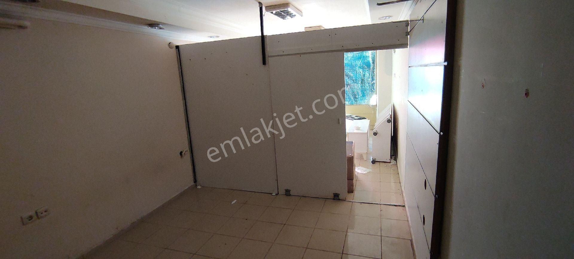 Mithatpaşa Caddesi Üzerinde.the Yalı Konak Hotel Yanı.mektupcu Durağı Wc Li Dükkan. - Görsel 8