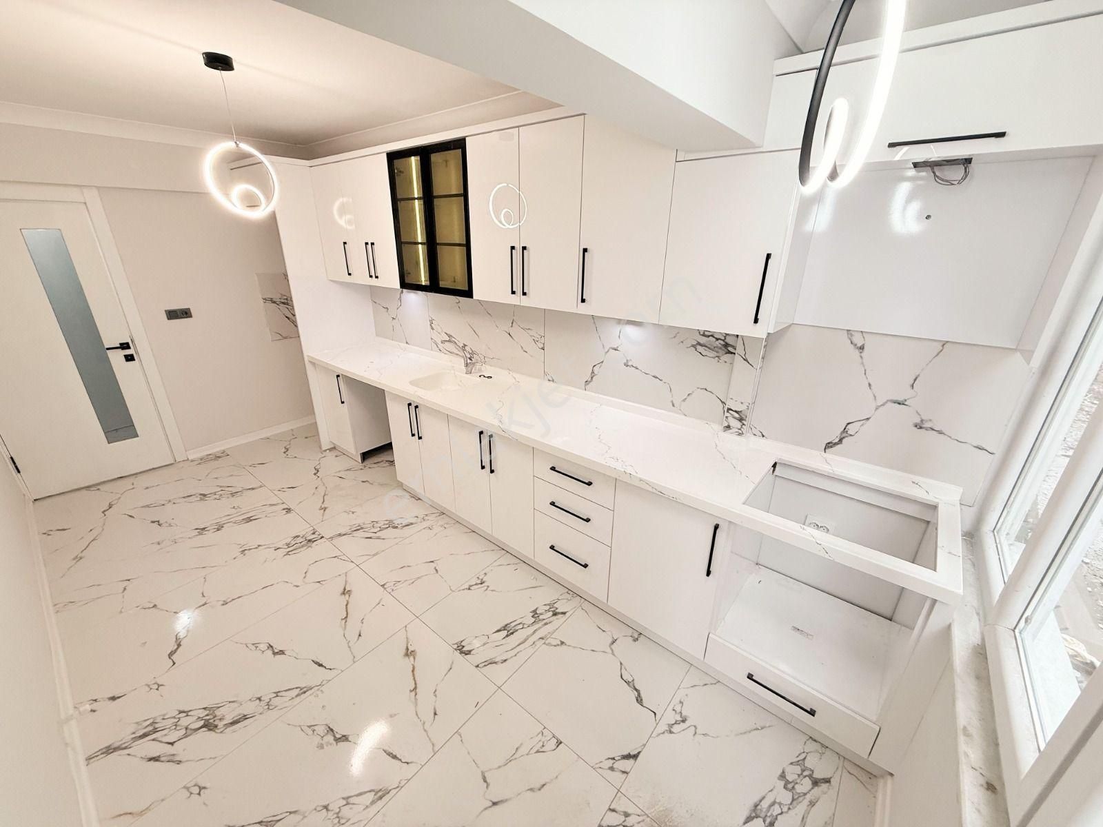 ꧁ay Emlaktan꧂akçay Merkezde Muhteşem Konumlu Denize Yakın İçi Komple Yapılı Satılık 2+1 Daire - Görsel 14