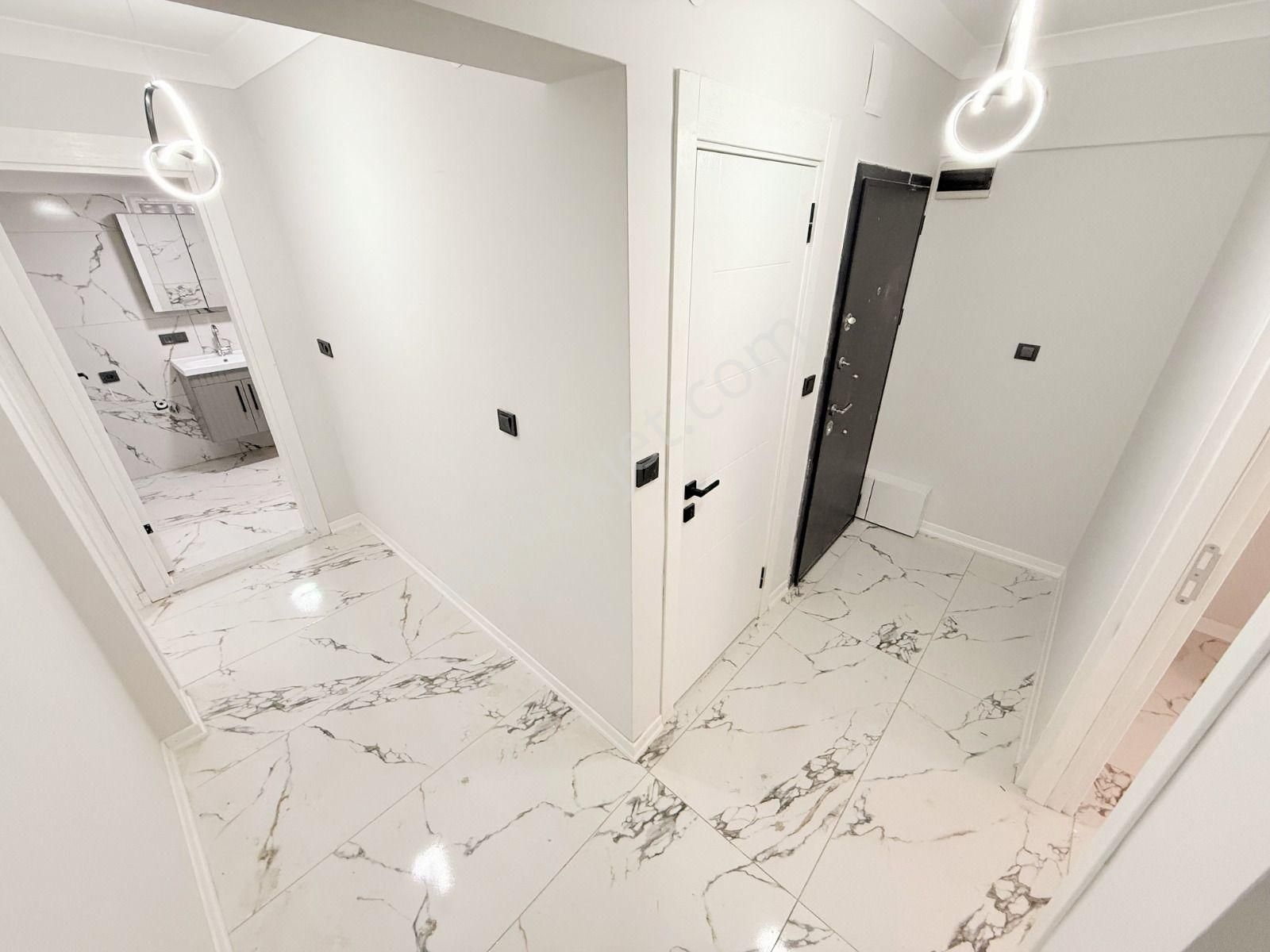 ꧁ay Emlaktan꧂akçay Merkezde Muhteşem Konumlu Denize Yakın İçi Komple Yapılı Satılık 2+1 Daire - Görsel 15