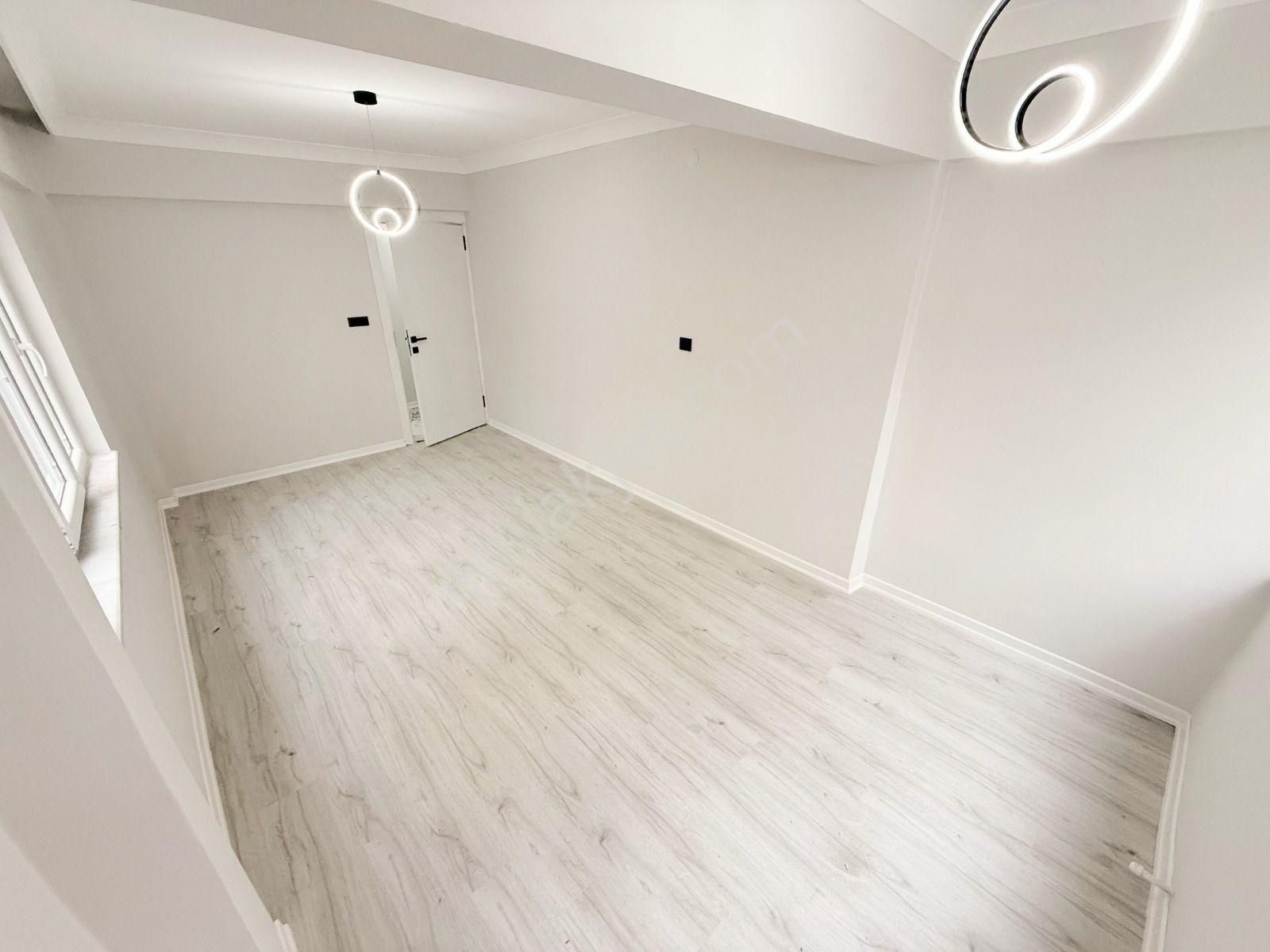 ꧁ay Emlaktan꧂akçay Merkezde Muhteşem Konumlu Denize Yakın İçi Komple Yapılı Satılık 2+1 Daire - Görsel 17