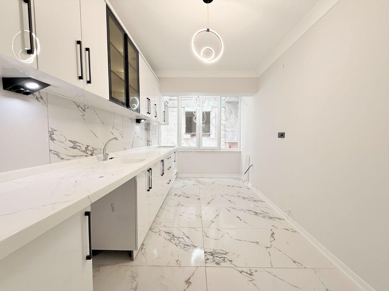 ꧁ay Emlaktan꧂akçay Merkezde Muhteşem Konumlu Denize Yakın İçi Komple Yapılı Satılık 2+1 Daire - Görsel 24