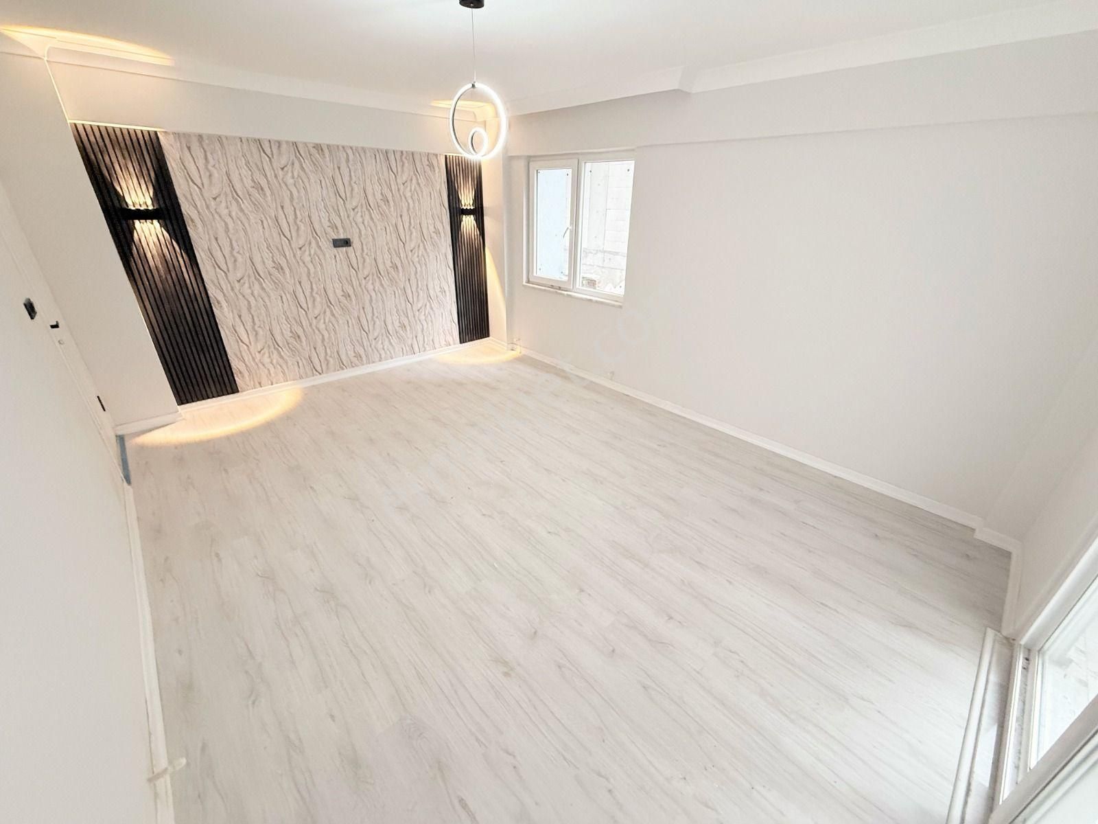 ꧁ay Emlaktan꧂akçay Merkezde Muhteşem Konumlu Denize Yakın İçi Komple Yapılı Satılık 2+1 Daire