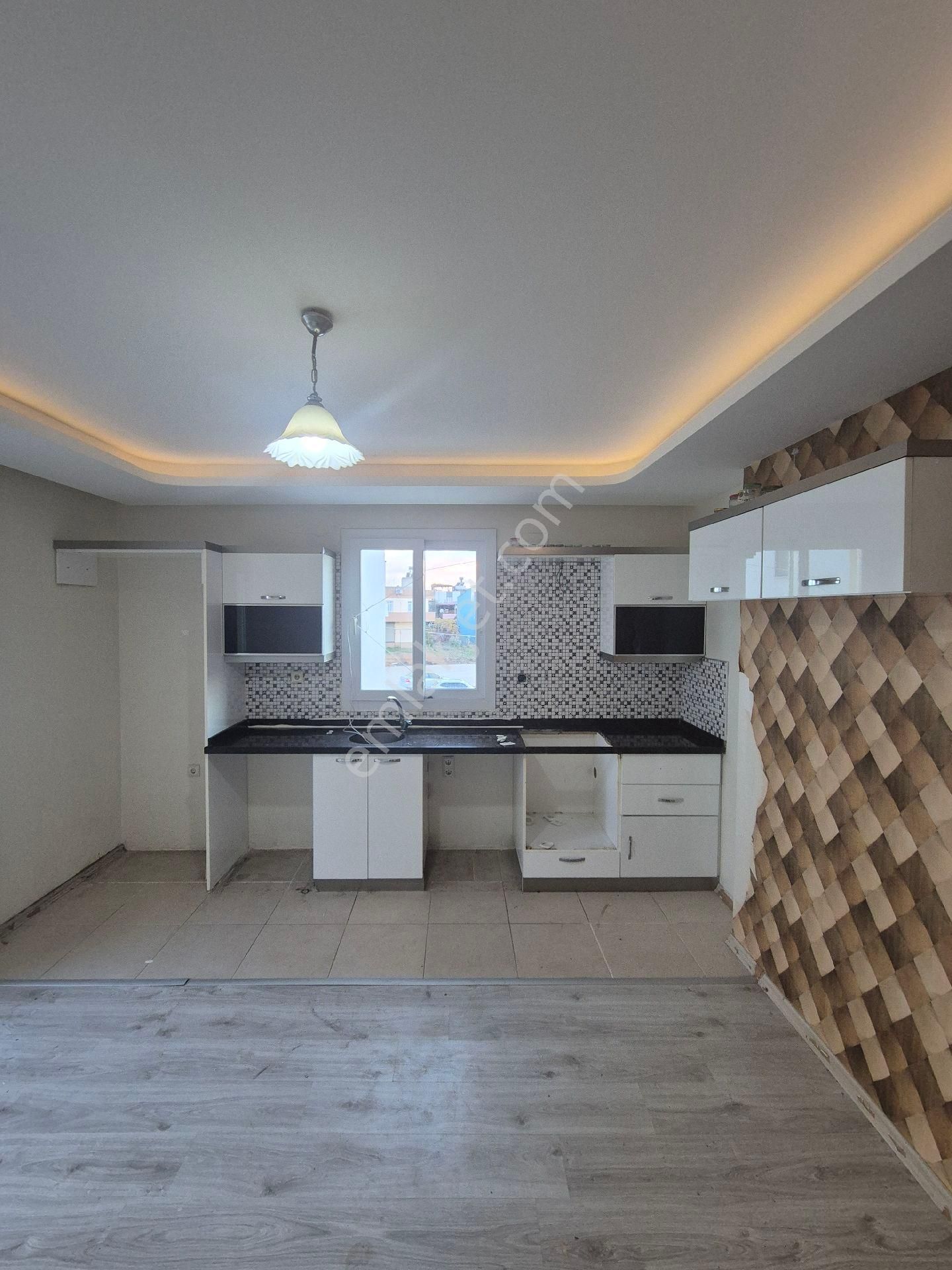 Gültepe'de 3+1 Açık Mutfak 2 Katlı Caddeye Yakın Kiralık Müstakil Ev - Görsel 3