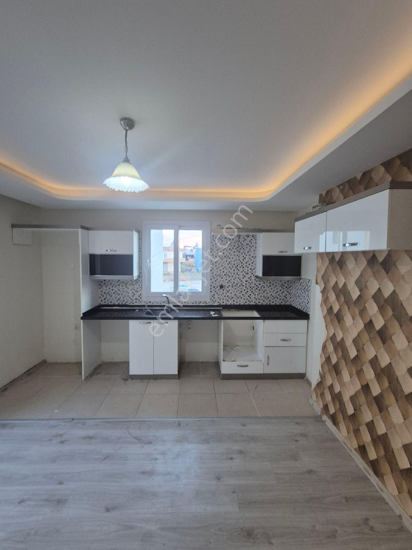 Gültepe'de 3+1 Açık Mutfak 2 Katlı Caddeye Yakın Kiralık Müstakil Ev - Görsel 2