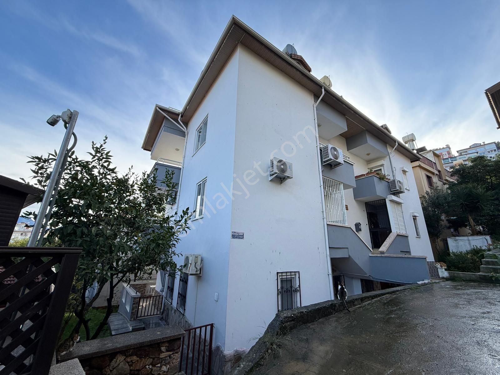 Alanya Merkez Çarşı Eşyalı 2+1 Ayrı Mutfaklı Daire