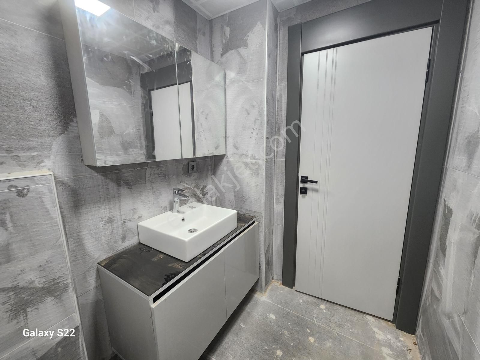 Altıntaş'ta Kapalı Otoparklı Site İçerisinde 1+1 Kiralık Daire - Görsel 13