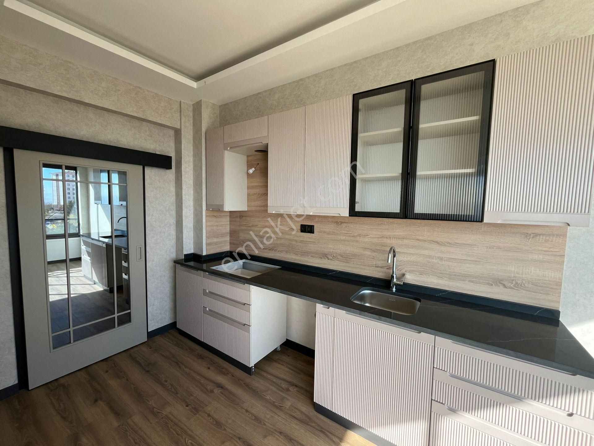 Sitede Katta Yerden Isıtma Geniş 2+1 Cam Balkon Ankastre Mevcut - Görsel 3