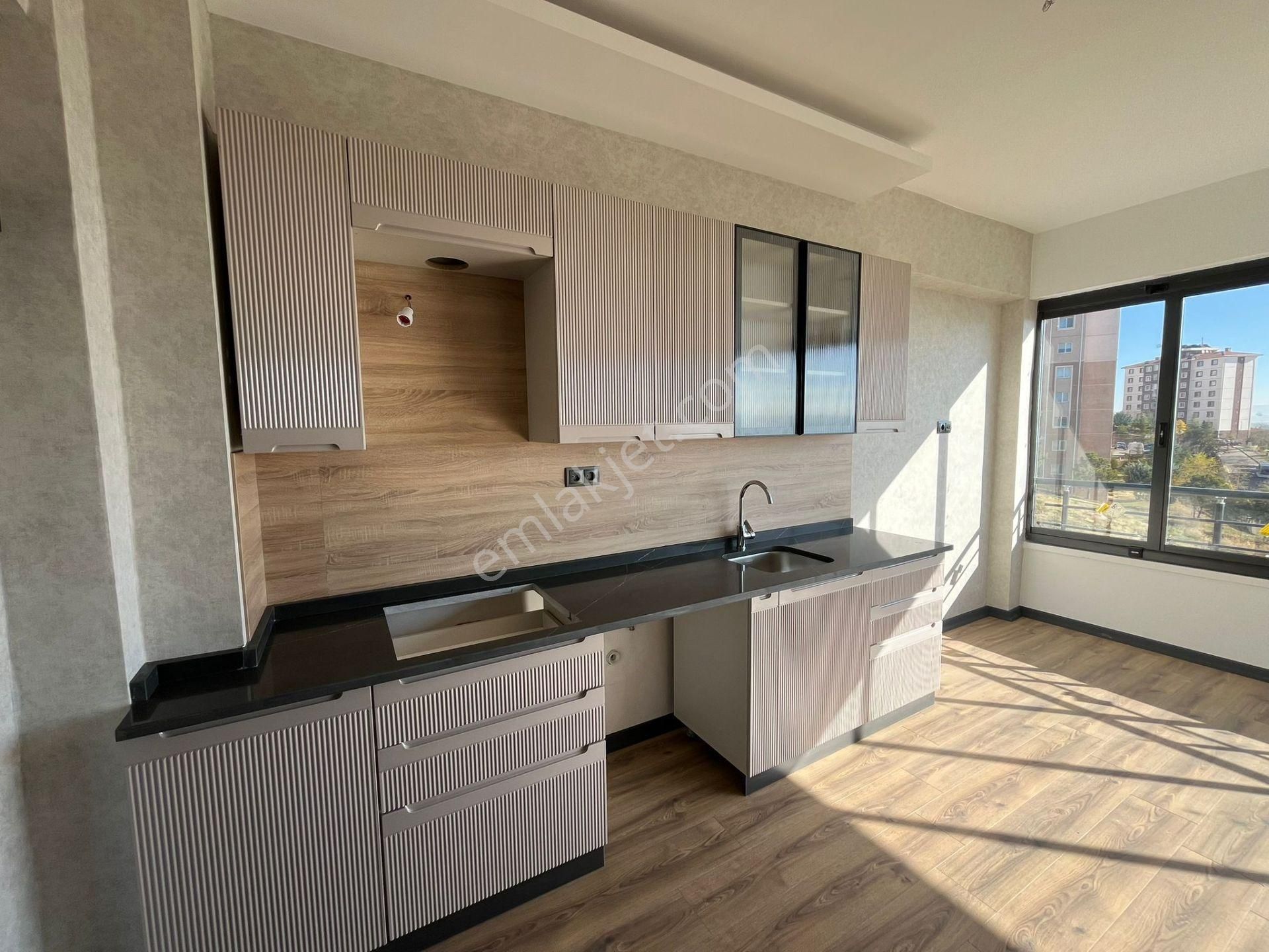 Sitede Katta Yerden Isıtma Geniş 2+1 Cam Balkon Ankastre Mevcut - Görsel 4