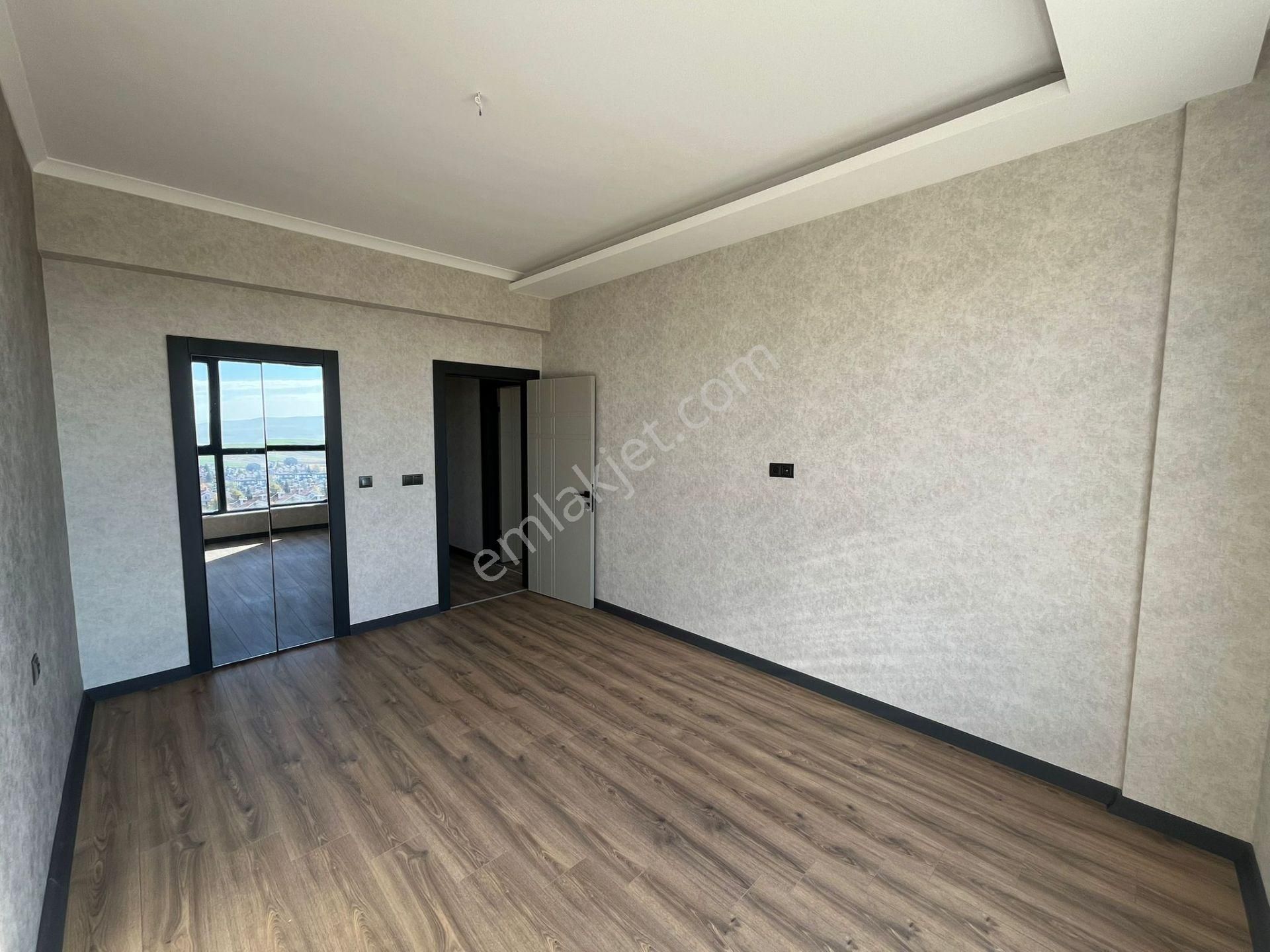 Sitede Katta Yerden Isıtma Geniş 2+1 Cam Balkon Ankastre Mevcut - Görsel 16