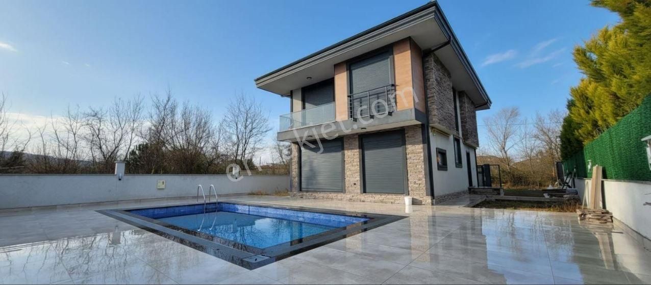 Sahil Tarafı Ahmetli Üsküdar Cd Yakın Müstakil 4+1 Havuzlu Villa