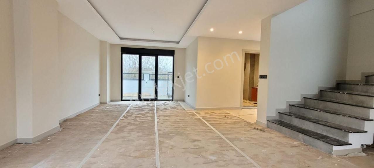 Sahil Tarafı Ahmetli Üsküdar Cd Yakın Müstakil 4+1 Havuzlu Villa - Görsel 4