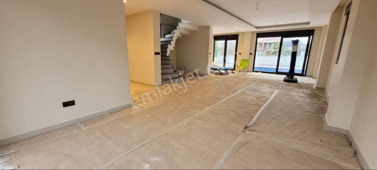 Sahil Tarafı Ahmetli Üsküdar Cd Yakın Müstakil 4+1 Havuzlu Villa - Görsel 6