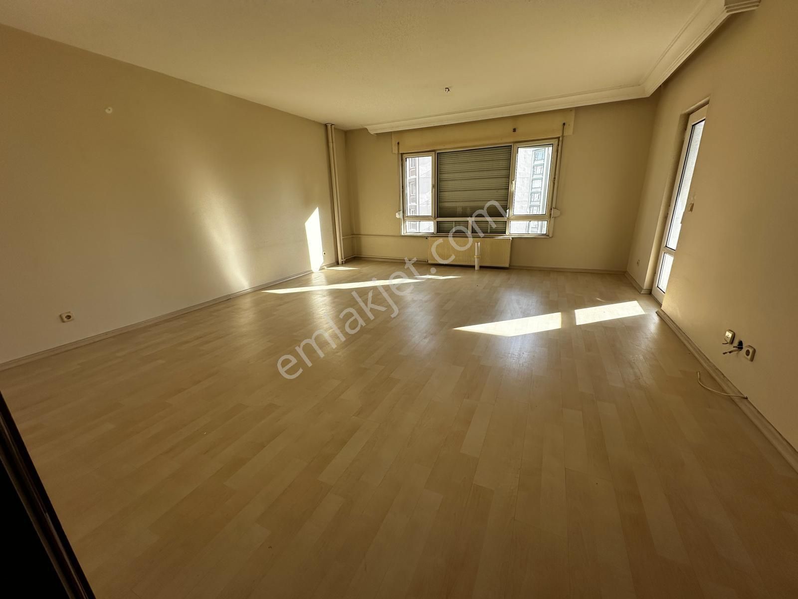 Bizimkent Emlak Bankası Konutları A06 Blok Güney Cepheli 2+1