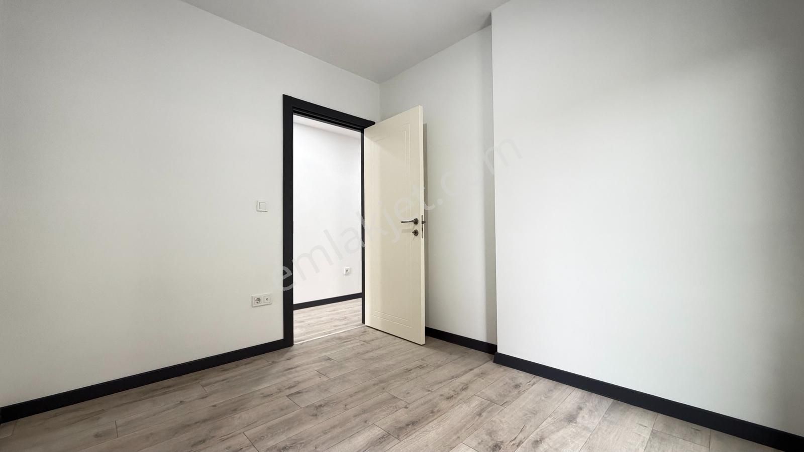 Talatpaşa Mari Vadi Evlerinde 3+1 Kiralık Daire Metrobüse 6dk - Görsel 12