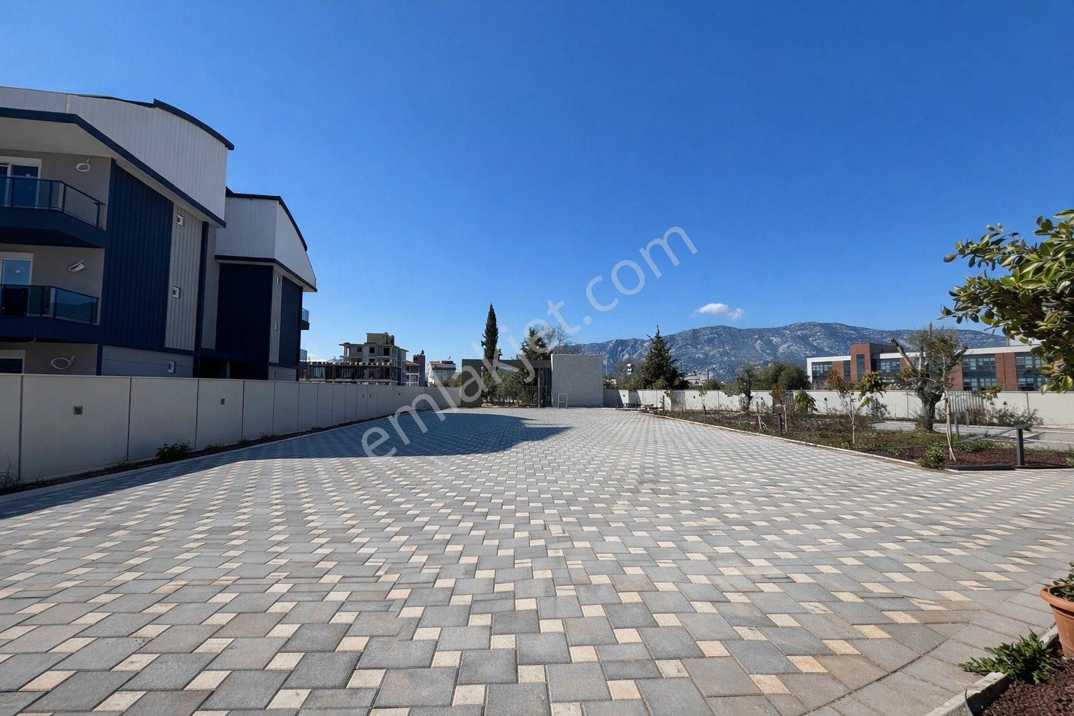 Havuzlu Site İçinde Kiralık Sıfır 1+1 Döşemealtı Dev. Has. Yanı - Görsel 3