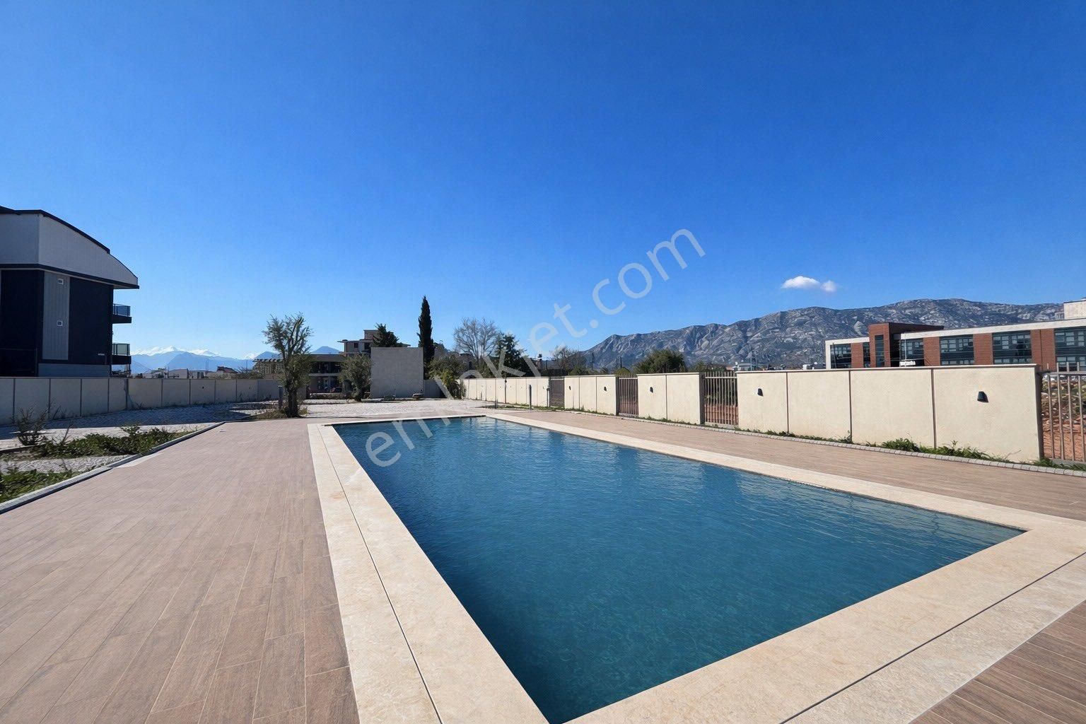 Havuzlu Site İçinde Kiralık Sıfır 1+1 Döşemealtı Dev. Has. Yanı - Görsel 4