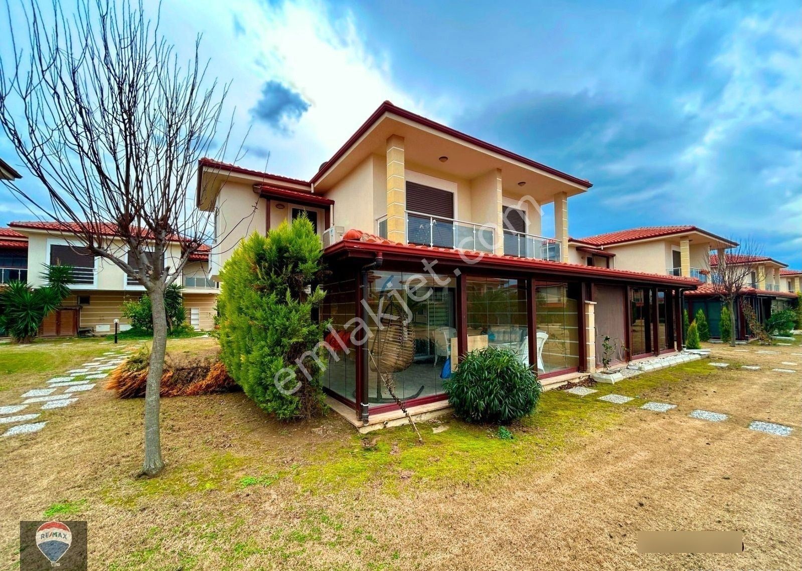 Kuşadası Ege Birlik Tatil Köyü'nde Satılık Yazlık