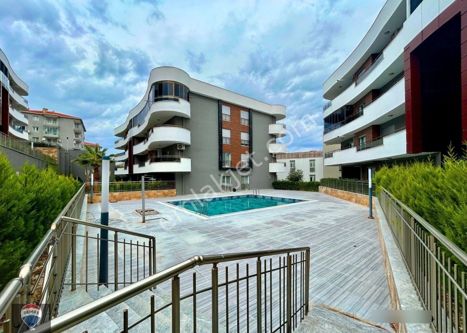 Kuşadası’nda Okullara Yakın, Akıllı Ev Sıstemlı, Bahçelı 3+1 Lüks Daıre - Görsel 16