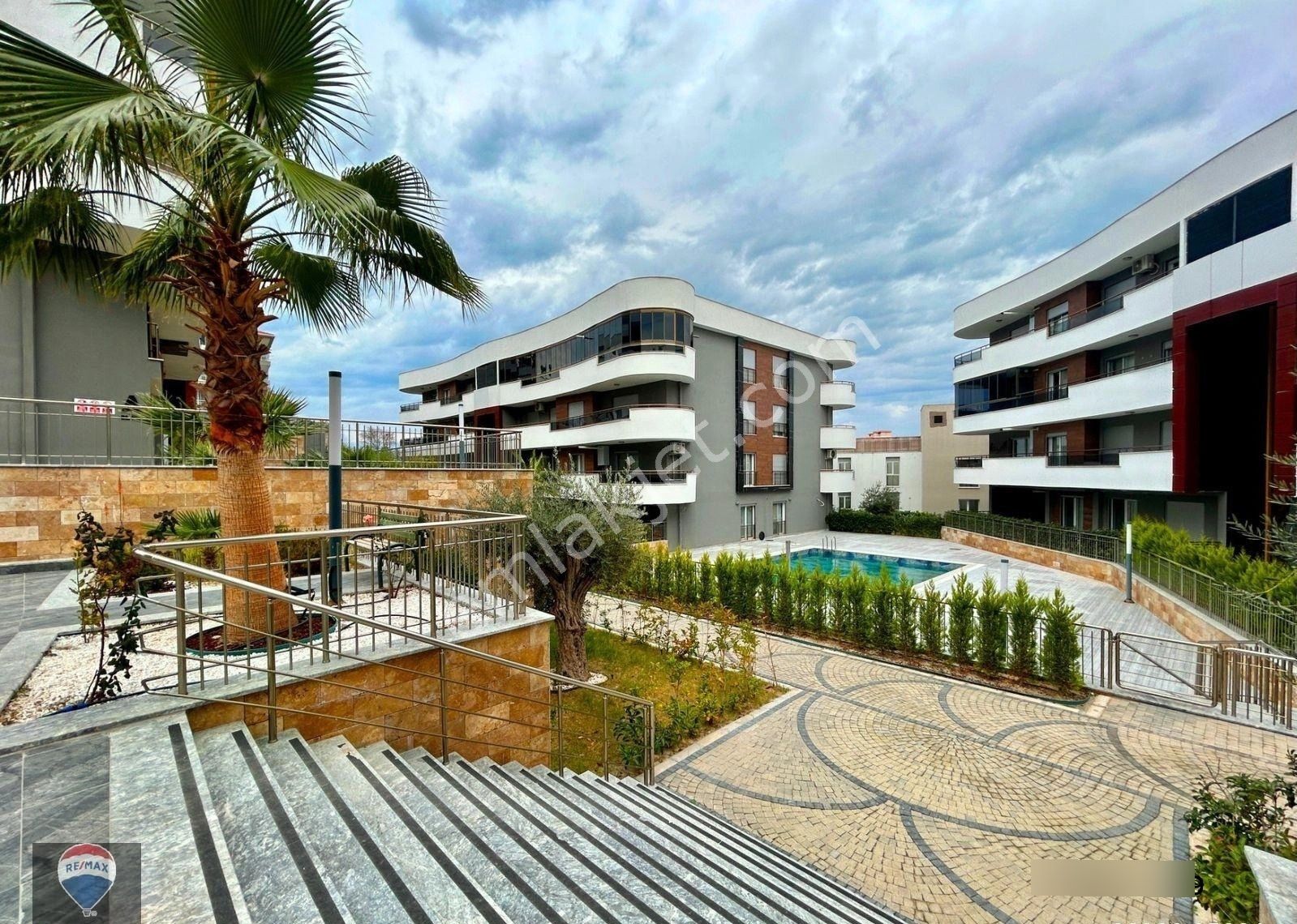 Kuşadası’nda Okullara Yakın, Akıllı Ev Sıstemlı, Bahçelı 3+1 Lüks Daıre