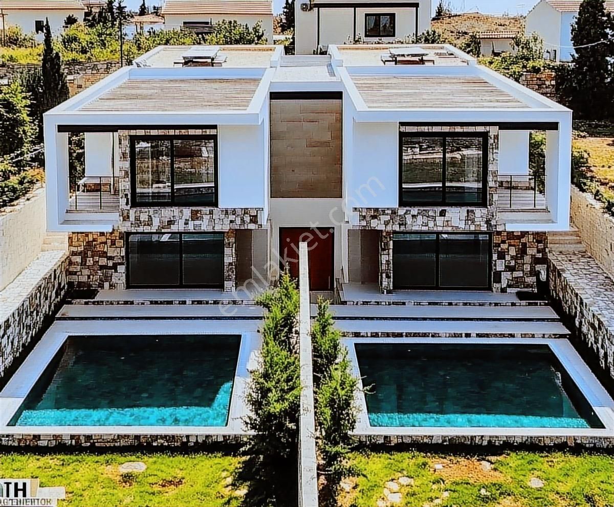 Çeşme'de Fırsat Satılık İki Villa - Görsel 2