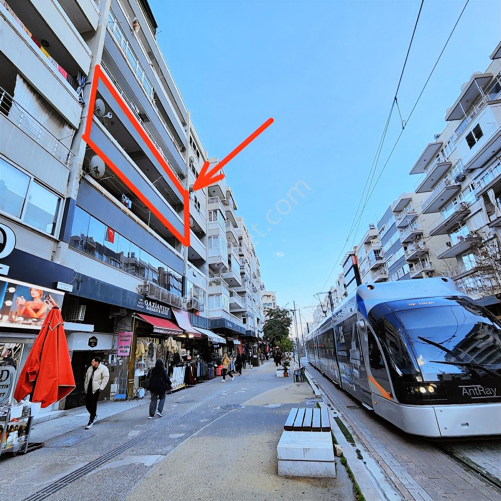 Antalya Kapalı Yolda Tramvaya Cephe Asansörlü Satılık 2+1 Arakat
