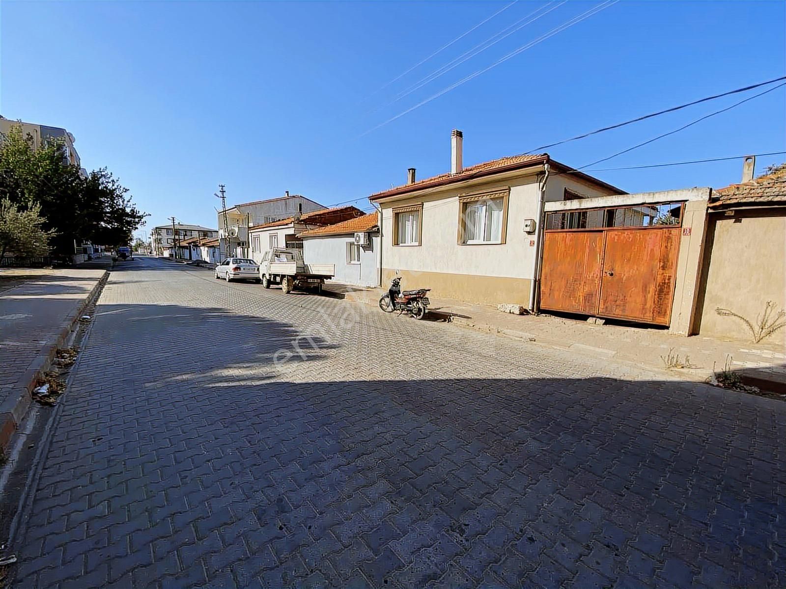 Dağlı !gayrimenkul'den Altınova'da 286m2 Müstakil Bahçeli Ev  - Görsel 2