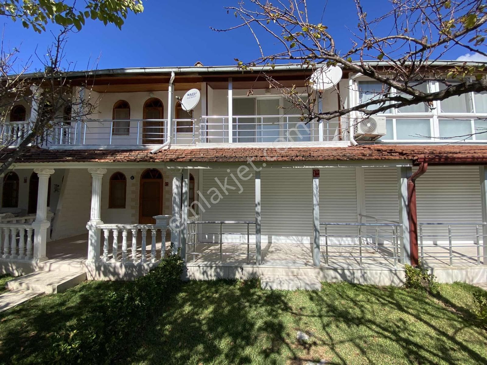 Dağlı !gayrimenkul'den Denize Sıfır Site İçi Fırsat Villa