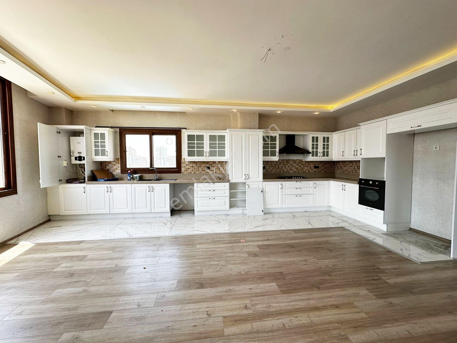 Seyhan Gürselpaşa'da Sosyal Aktiviteli Site İçi Yatay Mimari Her Kat Tek Daireli Alternatifsiz Lüks