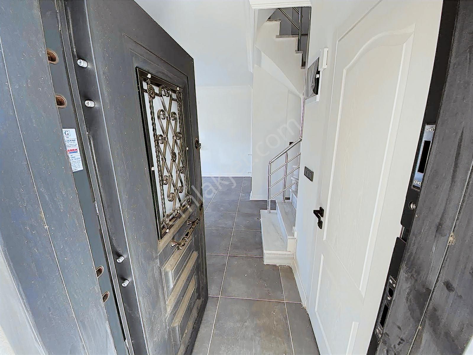 Dağlı !gayrimenkul'den 3+1 Denize 100 Metre Fırsat Villa ! - Görsel 22