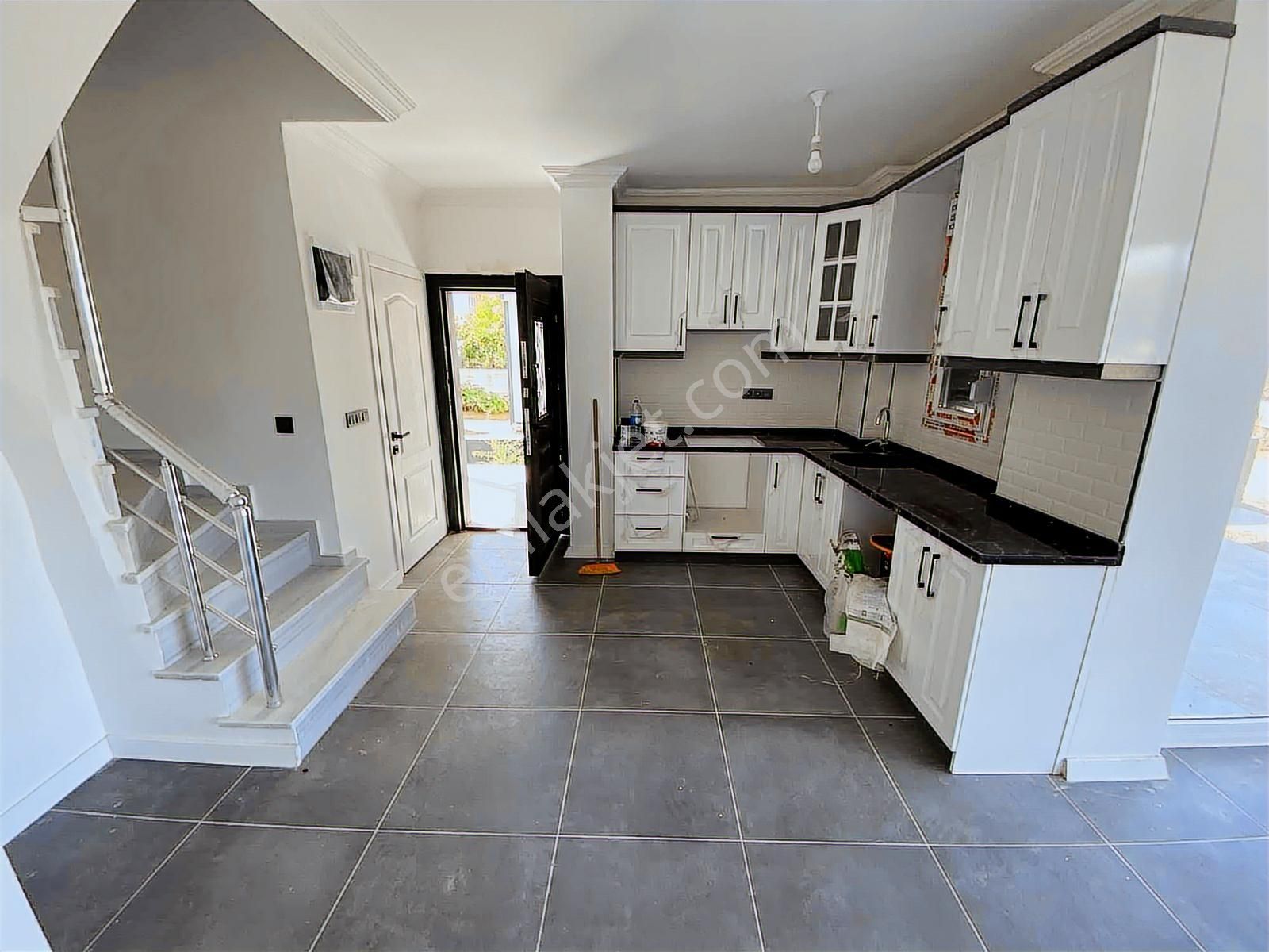 Dağlı !gayrimenkul'den 3+1 Denize 100 Metre Fırsat Villa ! - Görsel 23