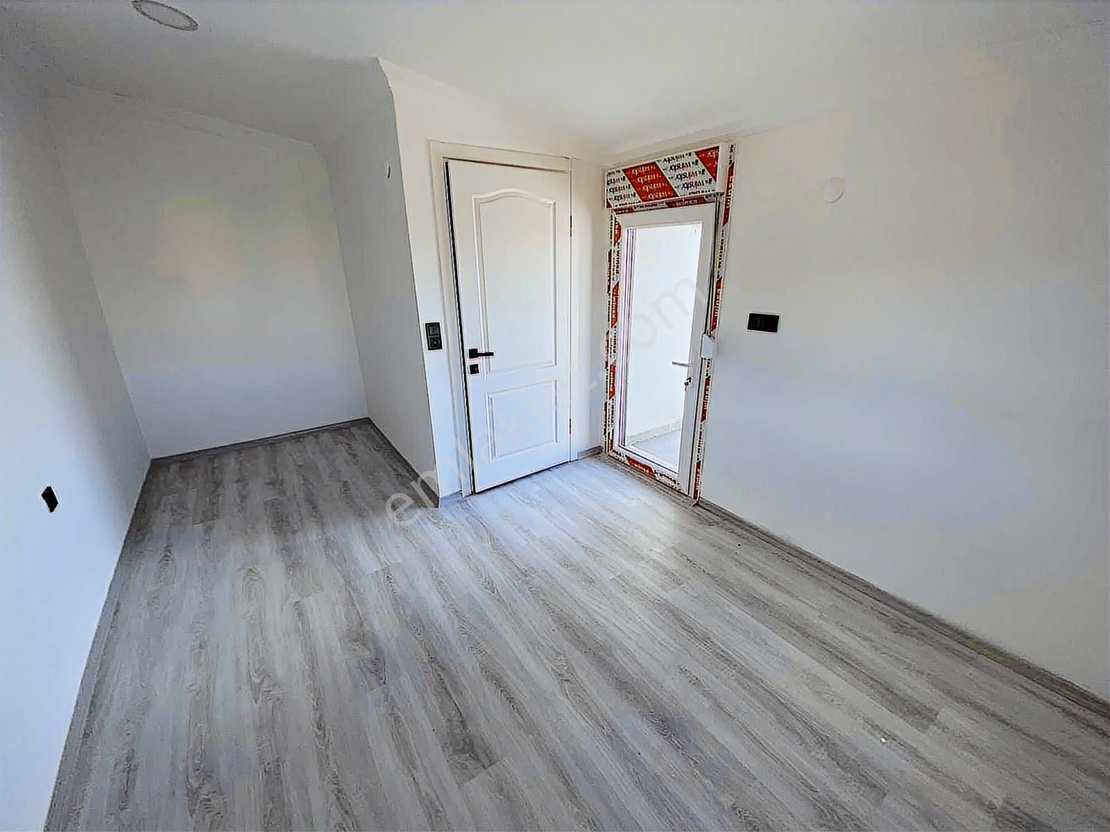 Dağlı !gayrimenkul'den 3+1 Denize 100 Metre Fırsat Villa ! - Görsel 15