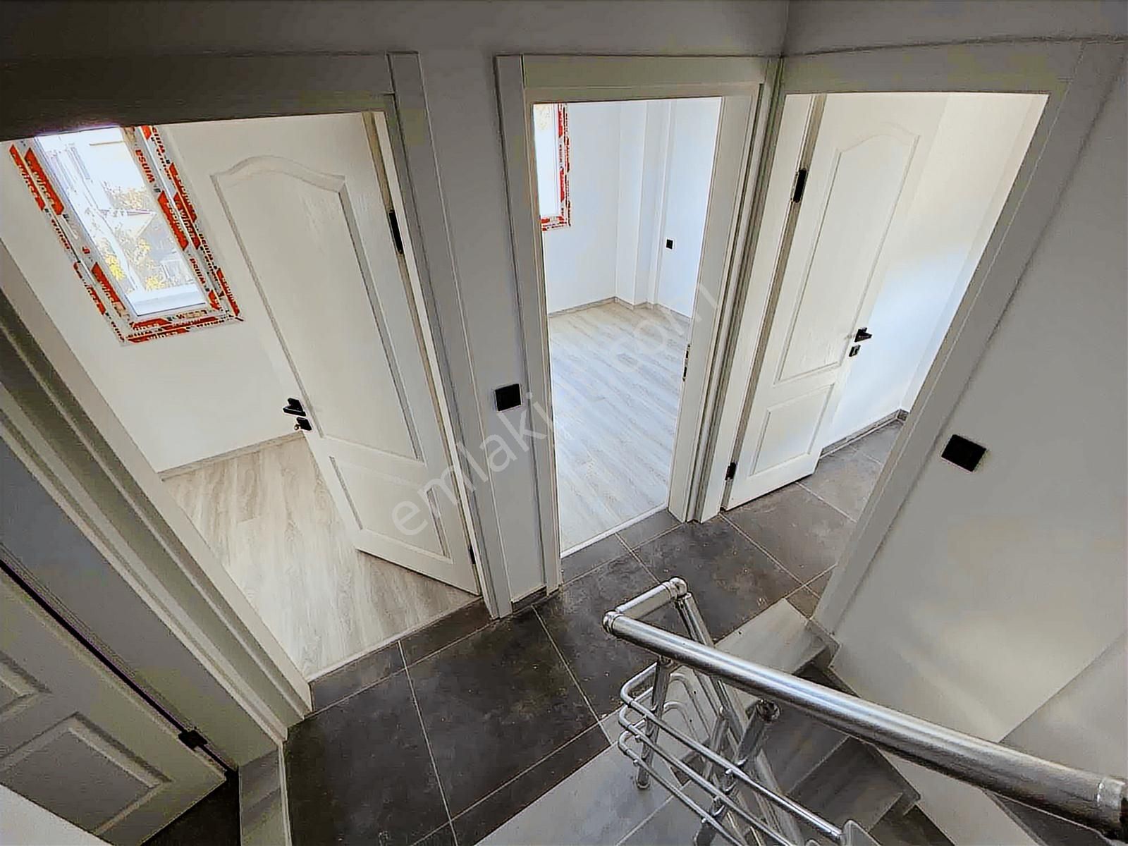 Dağlı !gayrimenkul'den 3+1 Denize 100 Metre Fırsat Villa ! - Görsel 7