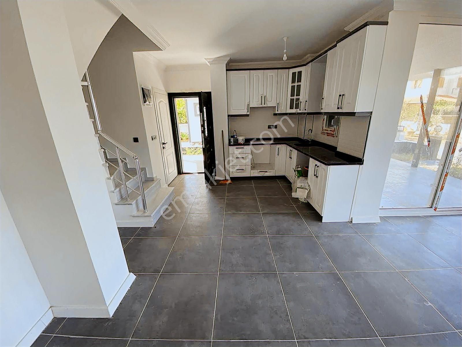 Dağlı !gayrimenkul'den 3+1 Denize 100 Metre Fırsat Villa ! - Görsel 25