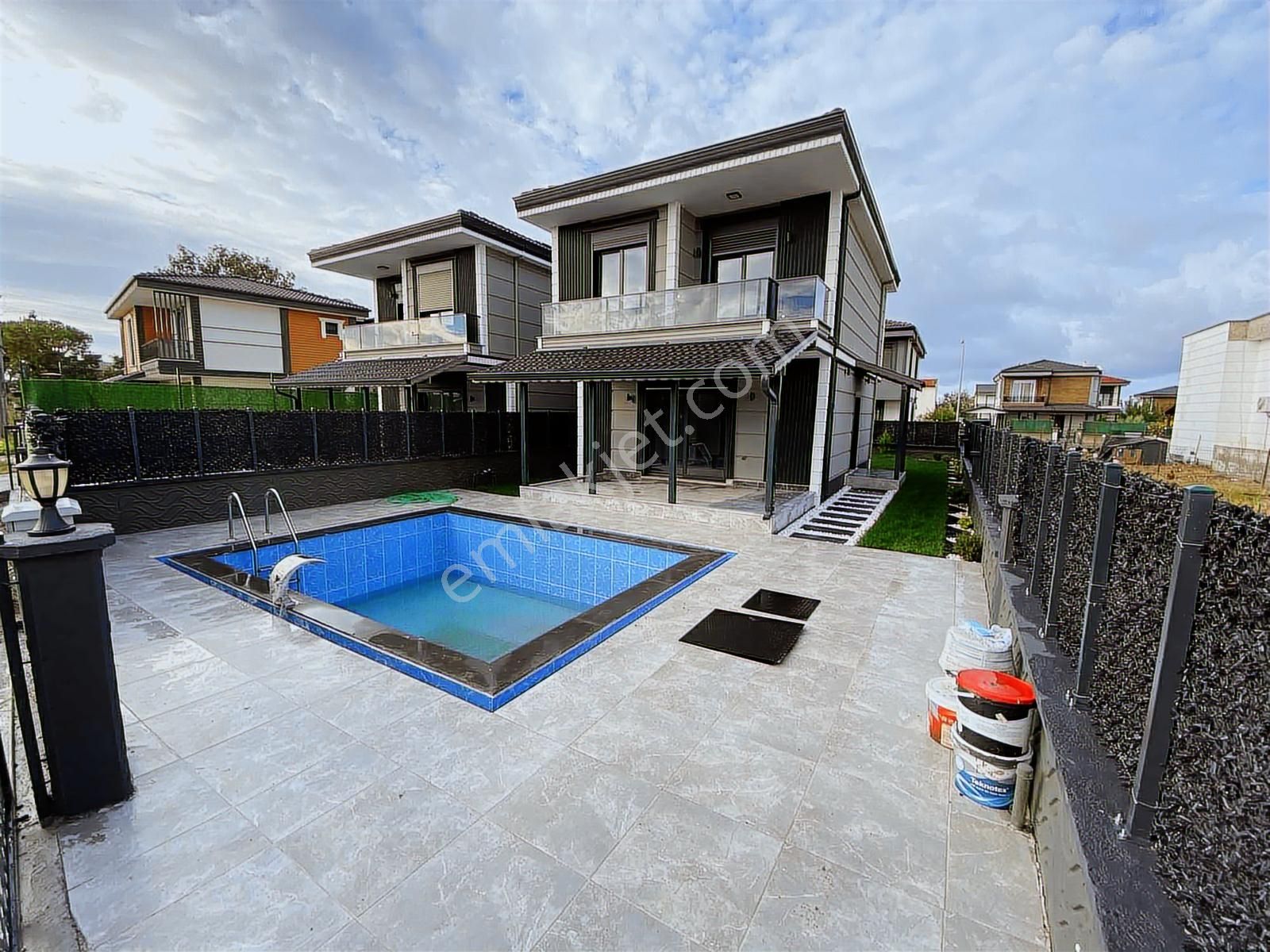 Dağlı !gayrimenkul'den Sahilde 3+1 Havuzlu Fırsat Villa ! - Görsel 12