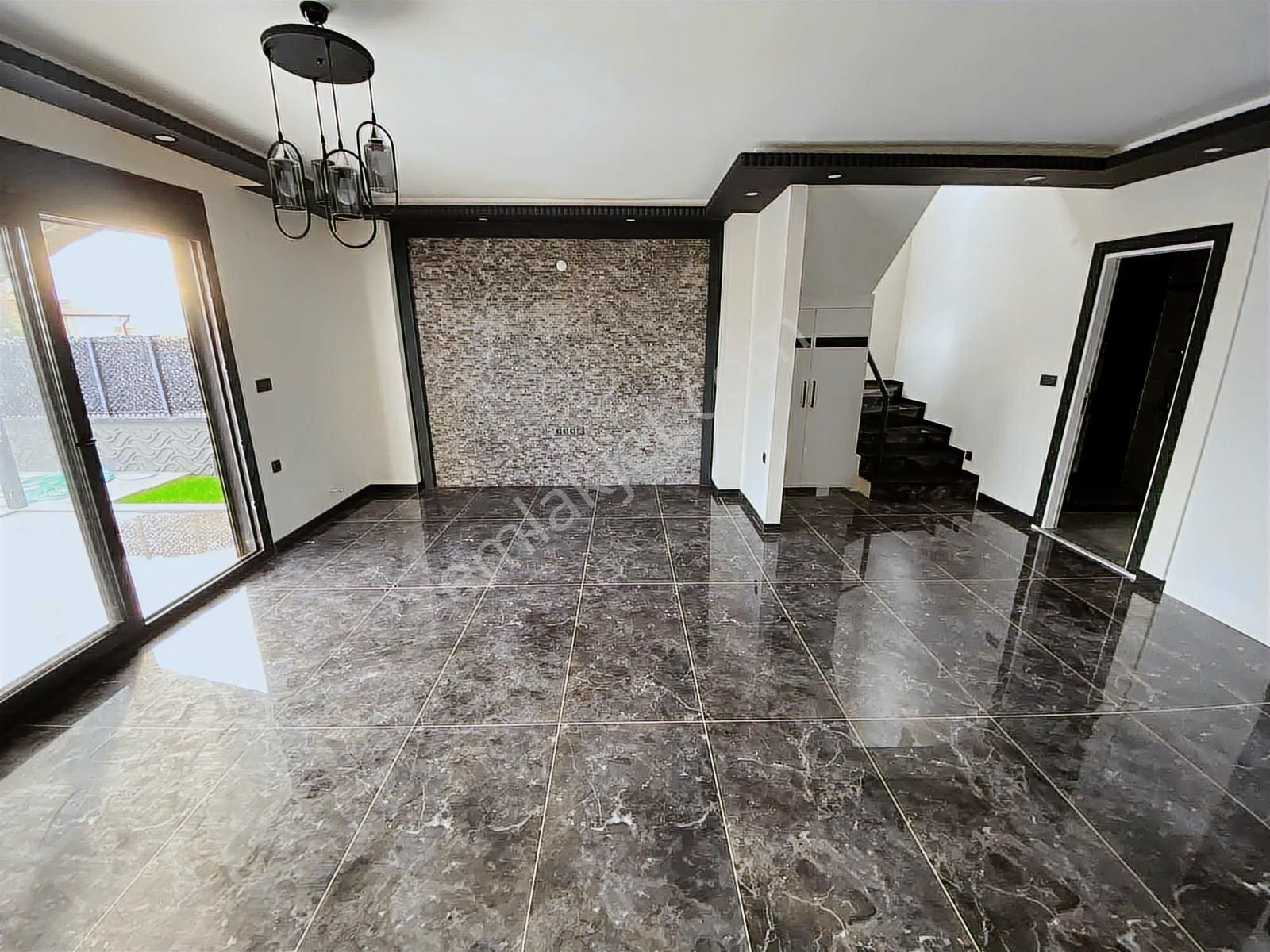 Dağlı !gayrimenkul'den Sahilde 3+1 Havuzlu Fırsat Villa ! - Görsel 31